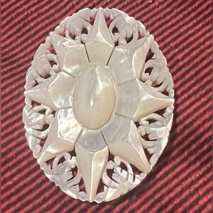 EUC RARE Vintage Bethlehem Mother of Pearl Oval Star Brooch.